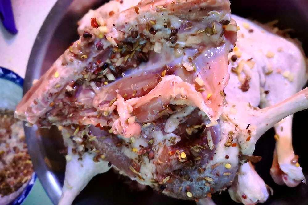 腊鸭腿最简单的吃法,腊鸭腿正宗做法