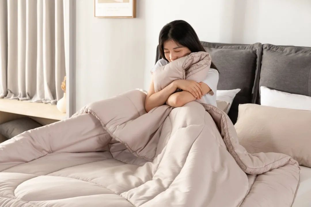 重被子好还是轻被子好,盖厚被子好还是薄被子好