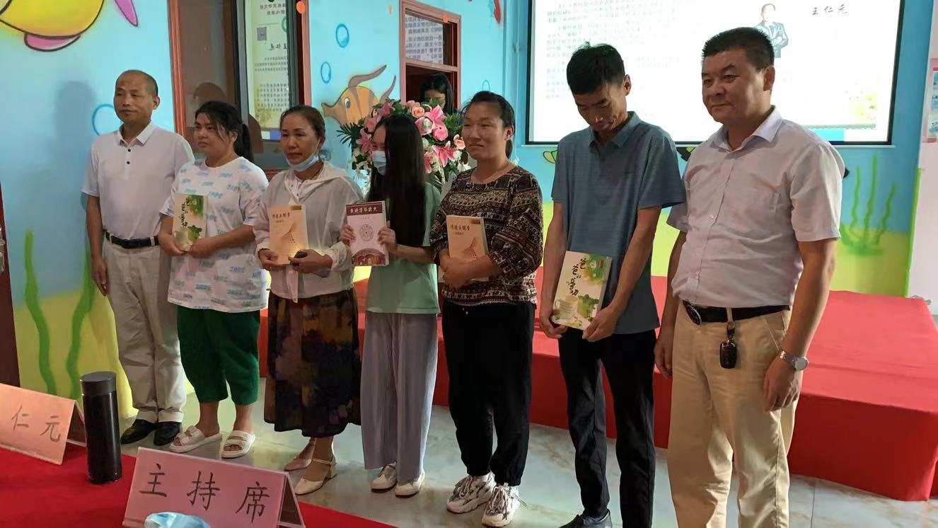 恩溢小学地址,潢川县育苗小学简介