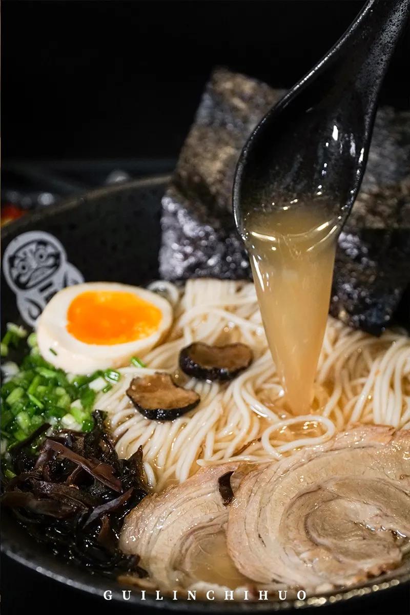 东西巷火了4年的“爱情”小店，老板竟然师从日本“拉面之神”