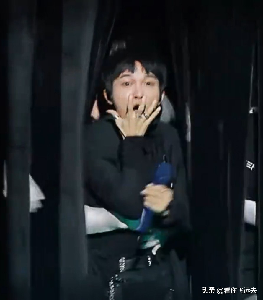 脱粉周深爬墙周果子,听可爱的人唱恐怖的歌是种怎样的体验?