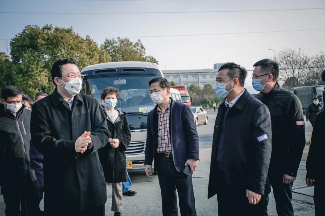 众志成城抗疫情坚守初心勇担当,众志成城抗疫情坚守初心担使命