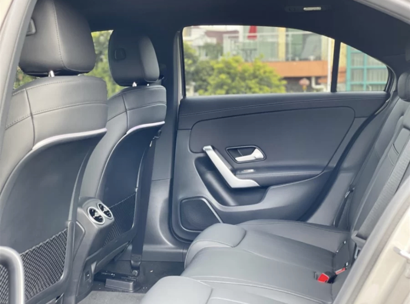 20万左右买奔驰a级保值吗,20万买奔驰a级好吗