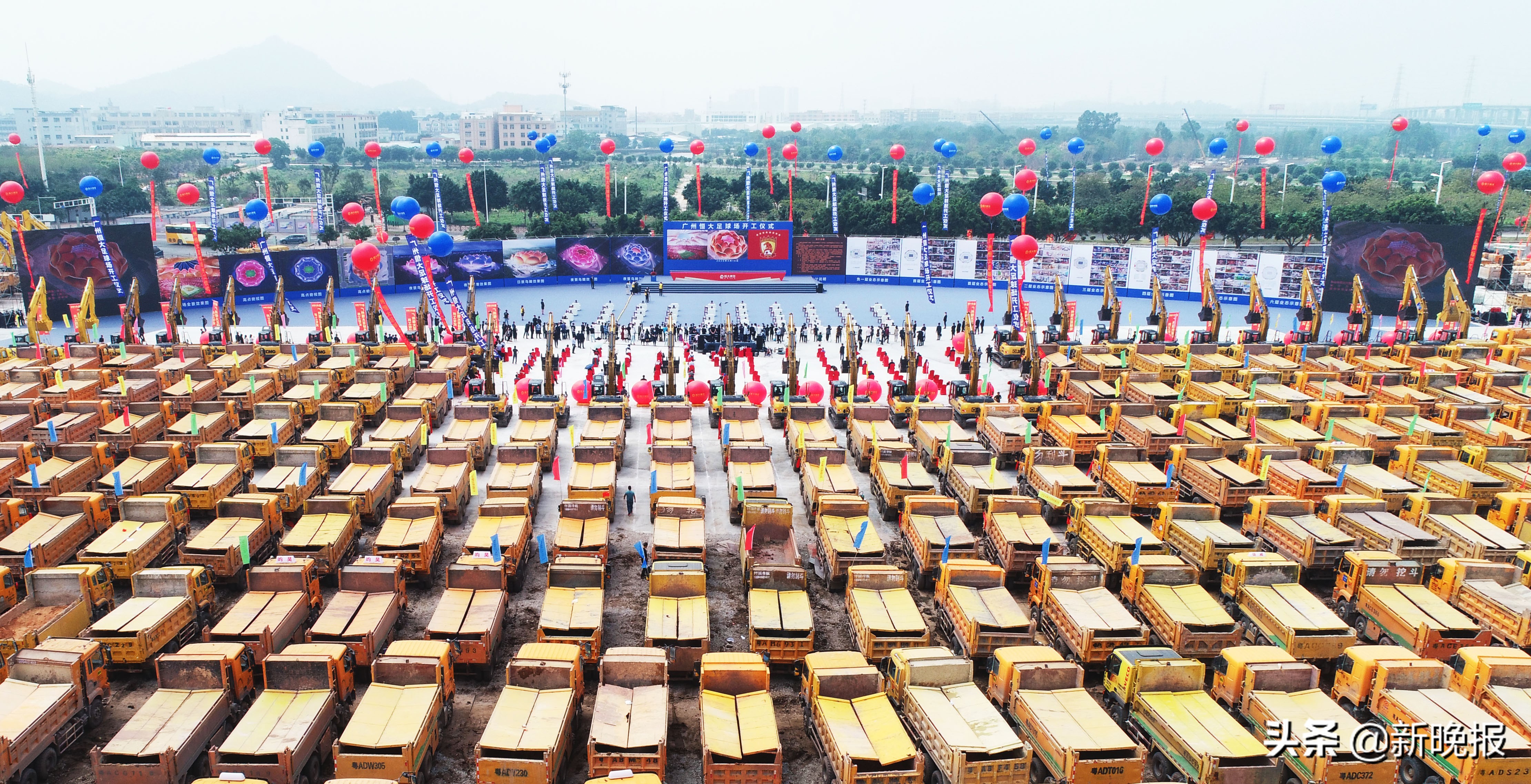 恒大新足球场亮相惊呆世人,恒大足球场震撼现场