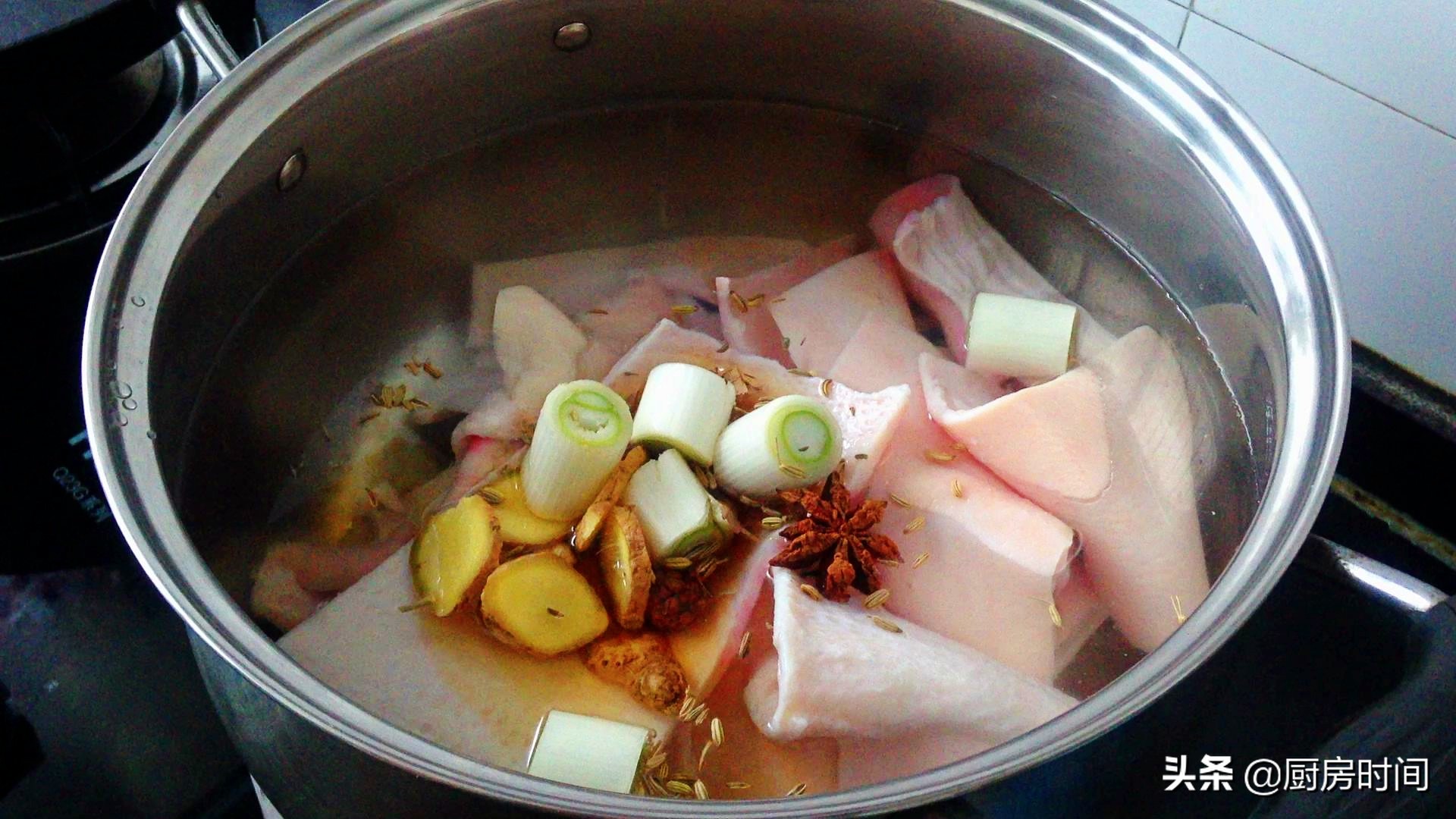 猪皮不刮油可以做皮冻吗,做猪皮冻为什么要把油刮掉