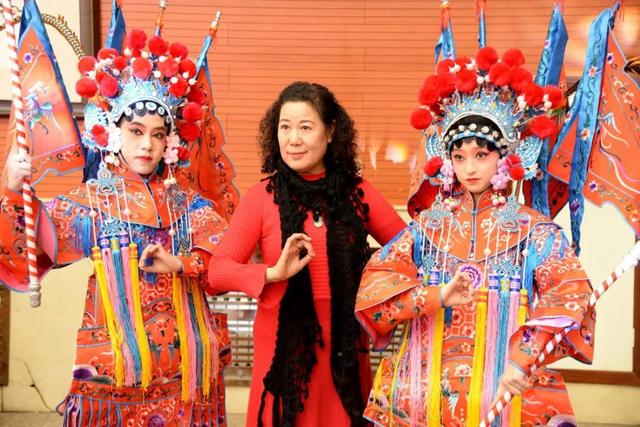 千人晚宴、体育狂欢、明星路演……玩转校园文化，尽享大学魅力！