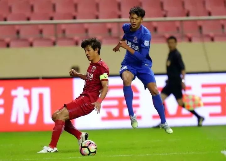 18岁踢球小将,18岁踢球小伙