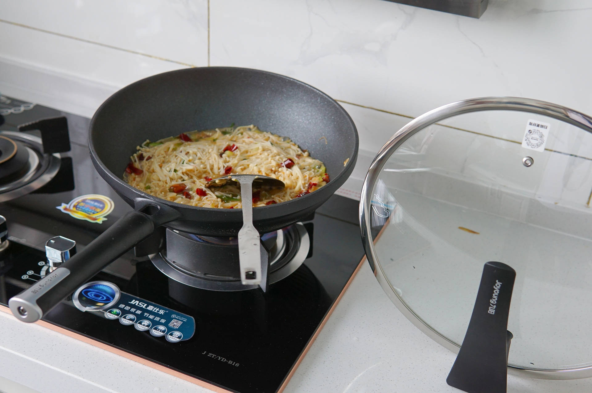 九阳晶钻耐磨不粘锅测评,不粘锅不怕铁铲