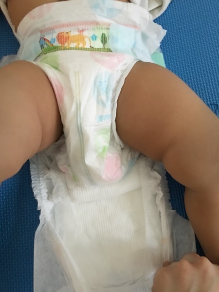 宝宝拉屎漏尿正确方法,宝宝红屁屁漏尿怎么回事