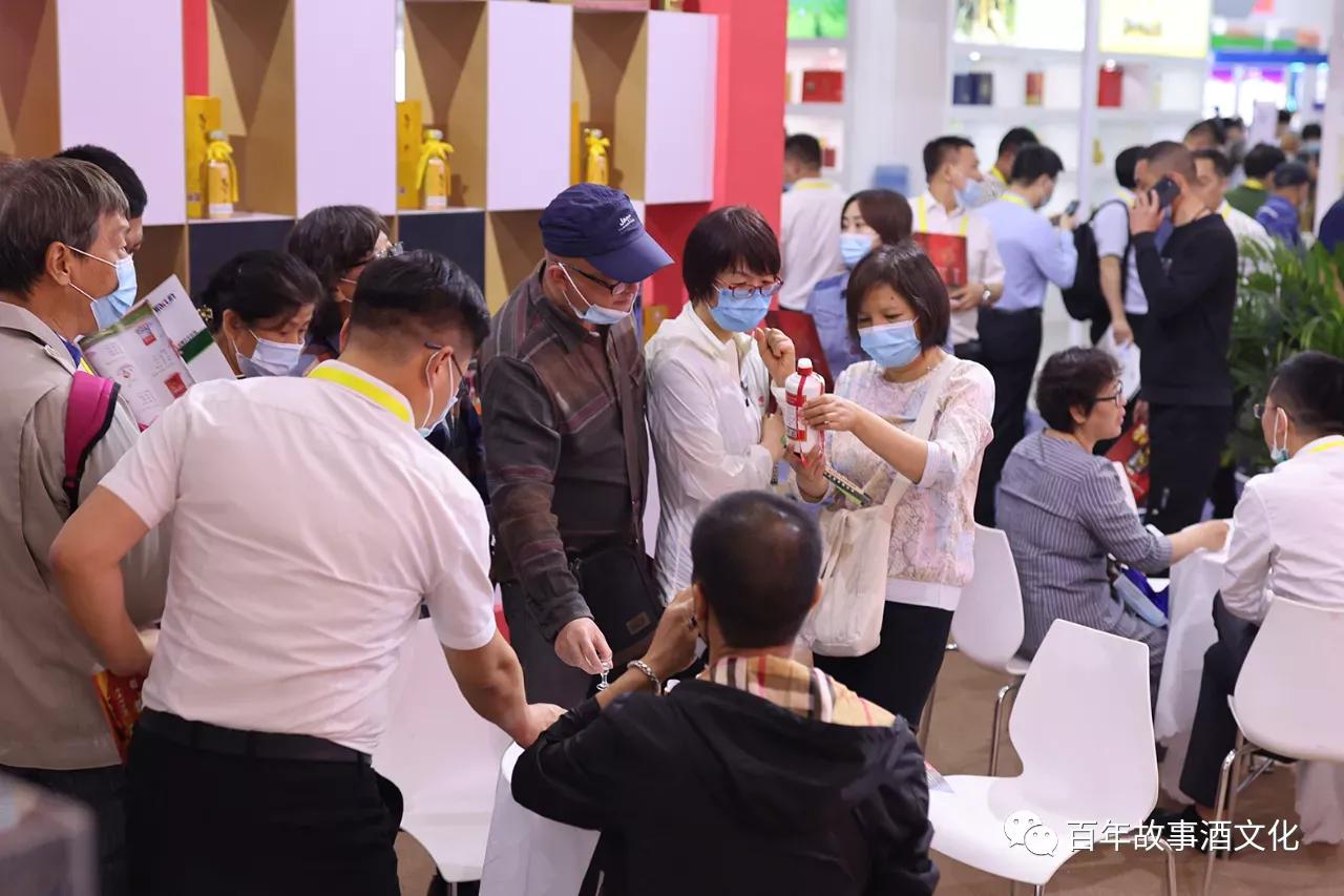 丝博会上的百年故事酒，醇厚酒香魅力绽放