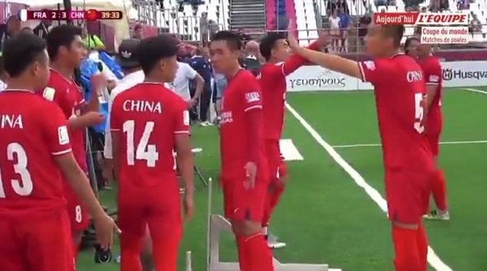 男足2比0领先被连进三球,中国男足4:0领先澳大利亚东亚杯