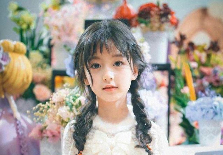 小孩怎样才能弄成双眼皮,怎么在家给孩子制作自然的双眼皮