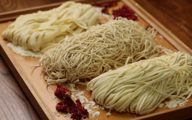 低筋中筋高筋面粉的区别,低筋中筋高筋面粉的营养哪个高