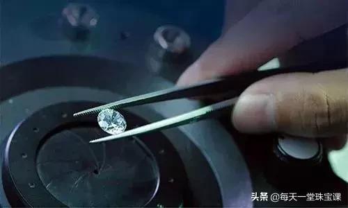 珠宝展天价翡翠图片,中国珠宝卖的翡翠是正品吗