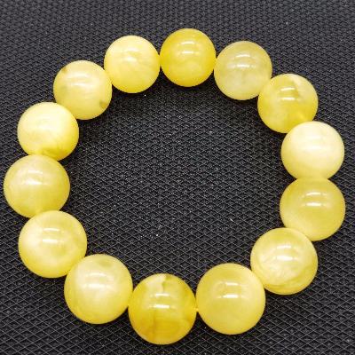 中国游客到俄罗斯疯狂买琥珀蜜蜡，俄罗斯人笑了，果然人傻钱多！