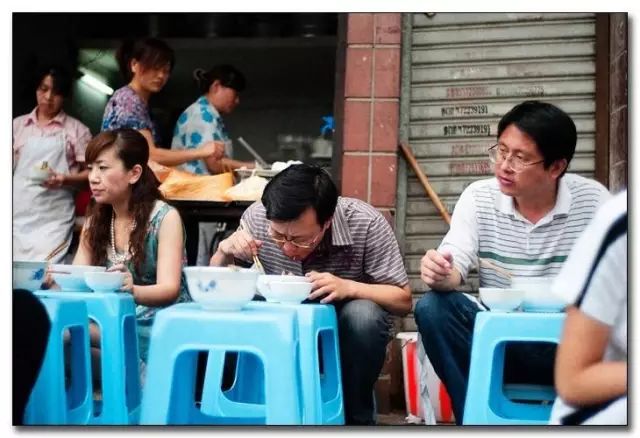 来重庆一定要吃正宗的重庆小面,为什么重庆人天天吃面还不胖