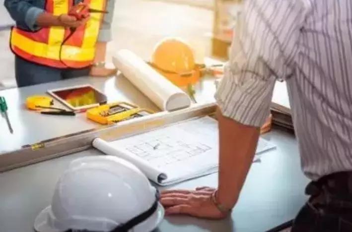 监理反复多次指出问题施工单位却坚持不整改,该如何处置?