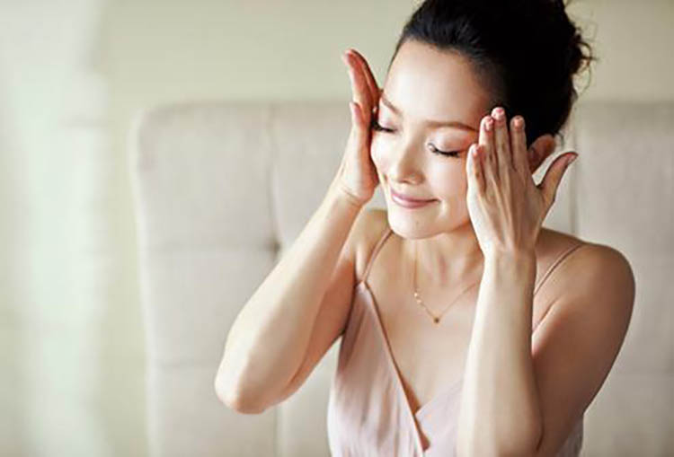 护肤用乳液好还是面霜好,乳液和面霜有什么区别