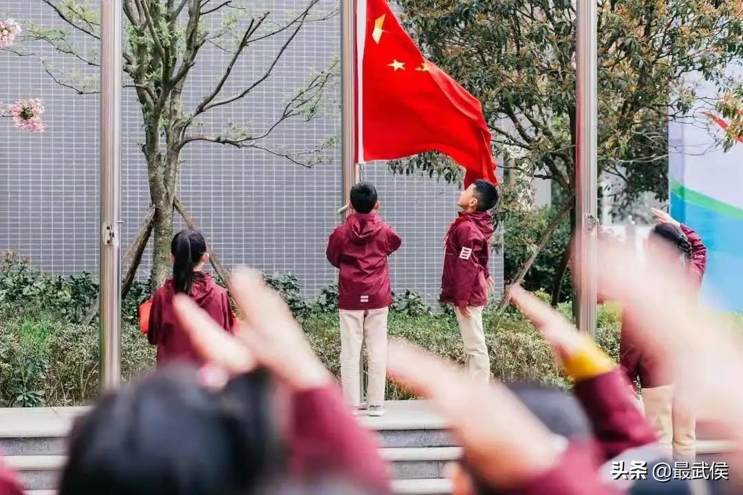 孩子开学生活步入正轨视频,开学后的校园生活