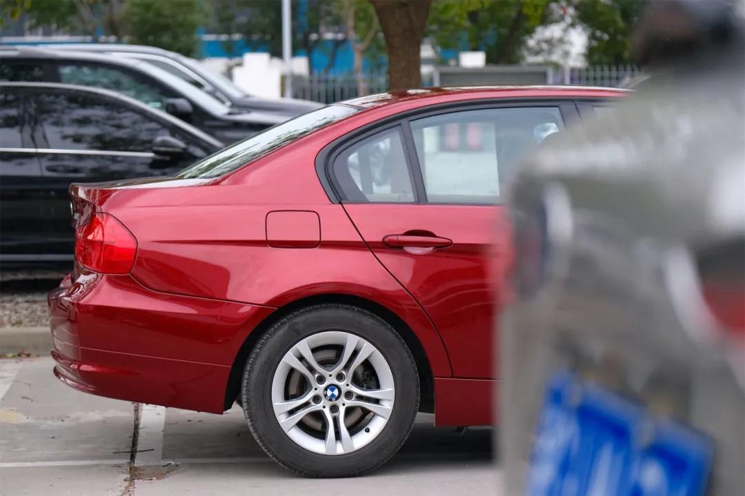 18款宝马318i二手价格 (宝马318i 倒车镜怎么设置自动翻转)