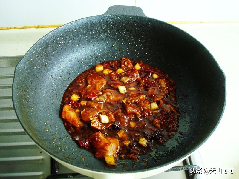 新疆正宗的美味可口的馕,新疆特色芝麻大馕怎么吃