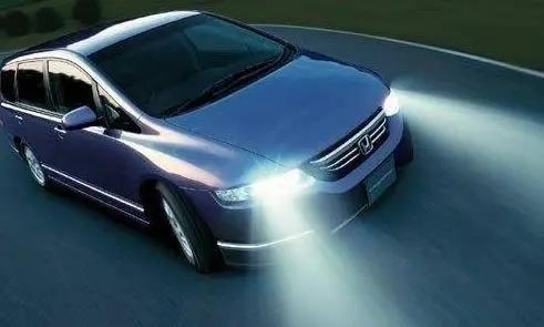 开车防对向远光,被后车的远光灯射到怎么弄