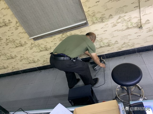 大爷真刁钻，用两台无“内脏”电脑换我一部手机电脑，能答应吗？