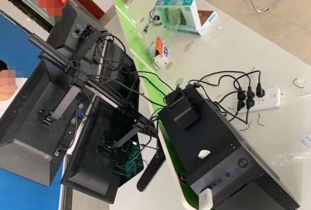 炒股一台主机带四个显示器,一台主机四台显示器