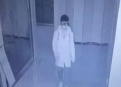 可耻！泰和国际内小伙无惧摄像头深夜潜入商场偷女装、化妆品