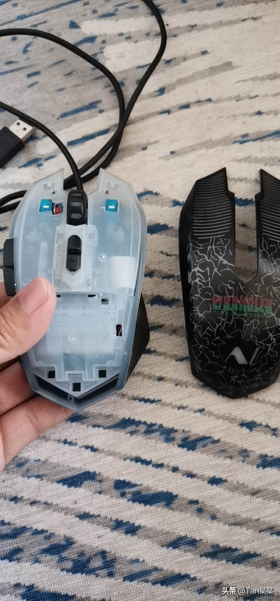 滚动鼠标滚轮网页不能向下翻,网页一滑动鼠标滚轮就缩放怎么办