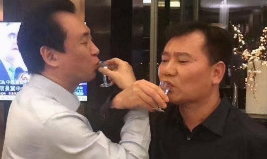 许家印光辉时刻,许家印笑对人生