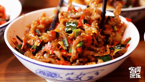 酷炫新地标！6m高巨型太空人登陆星城，开启未来进行时