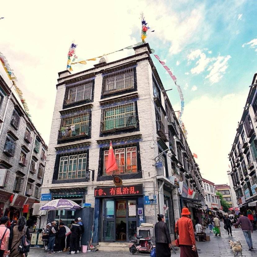 拉萨每个人都是虔诚的信徒,拉萨朝圣者哪里最多