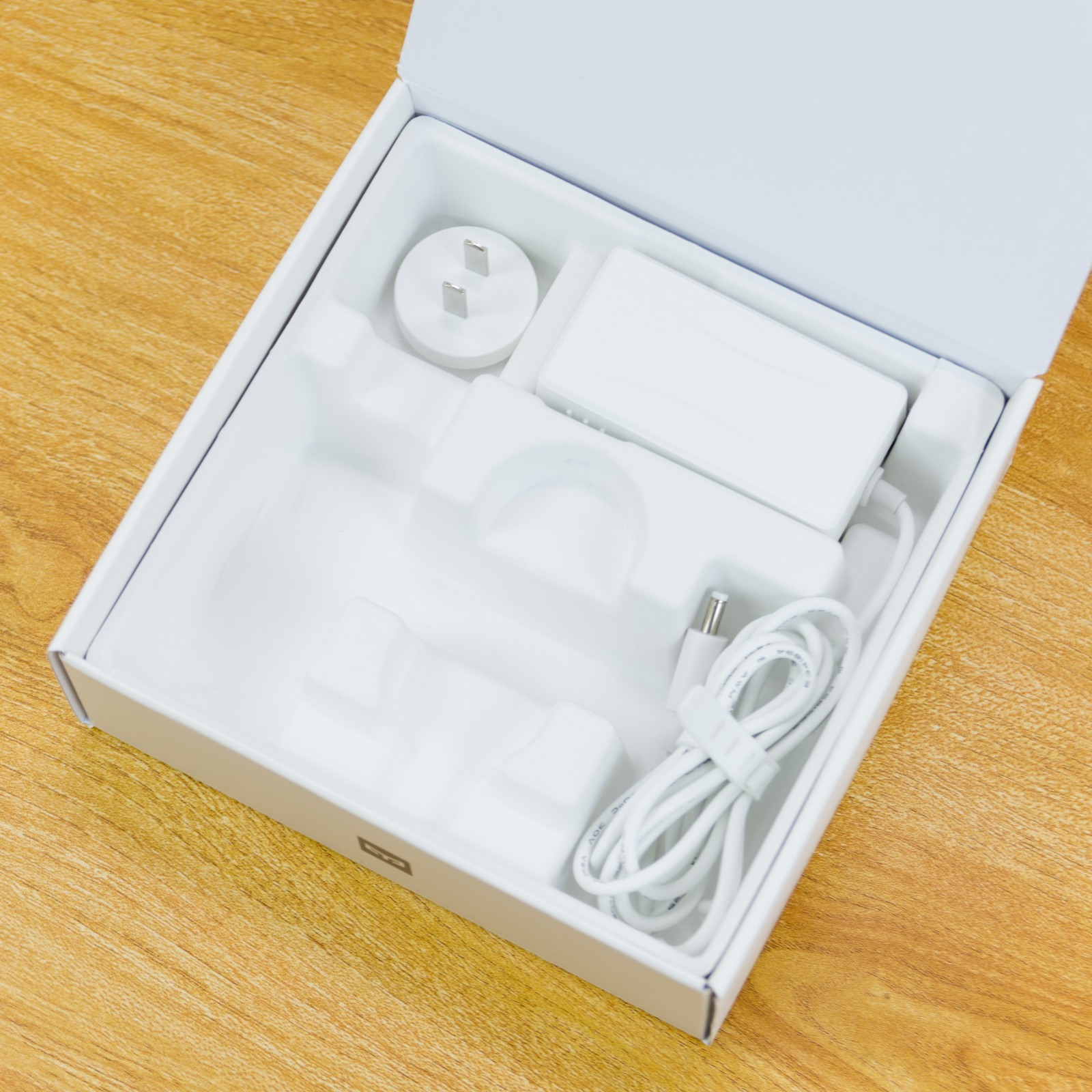 ledrgb灯带效果展示,yeelight智能彩光灯带和泛影灯带