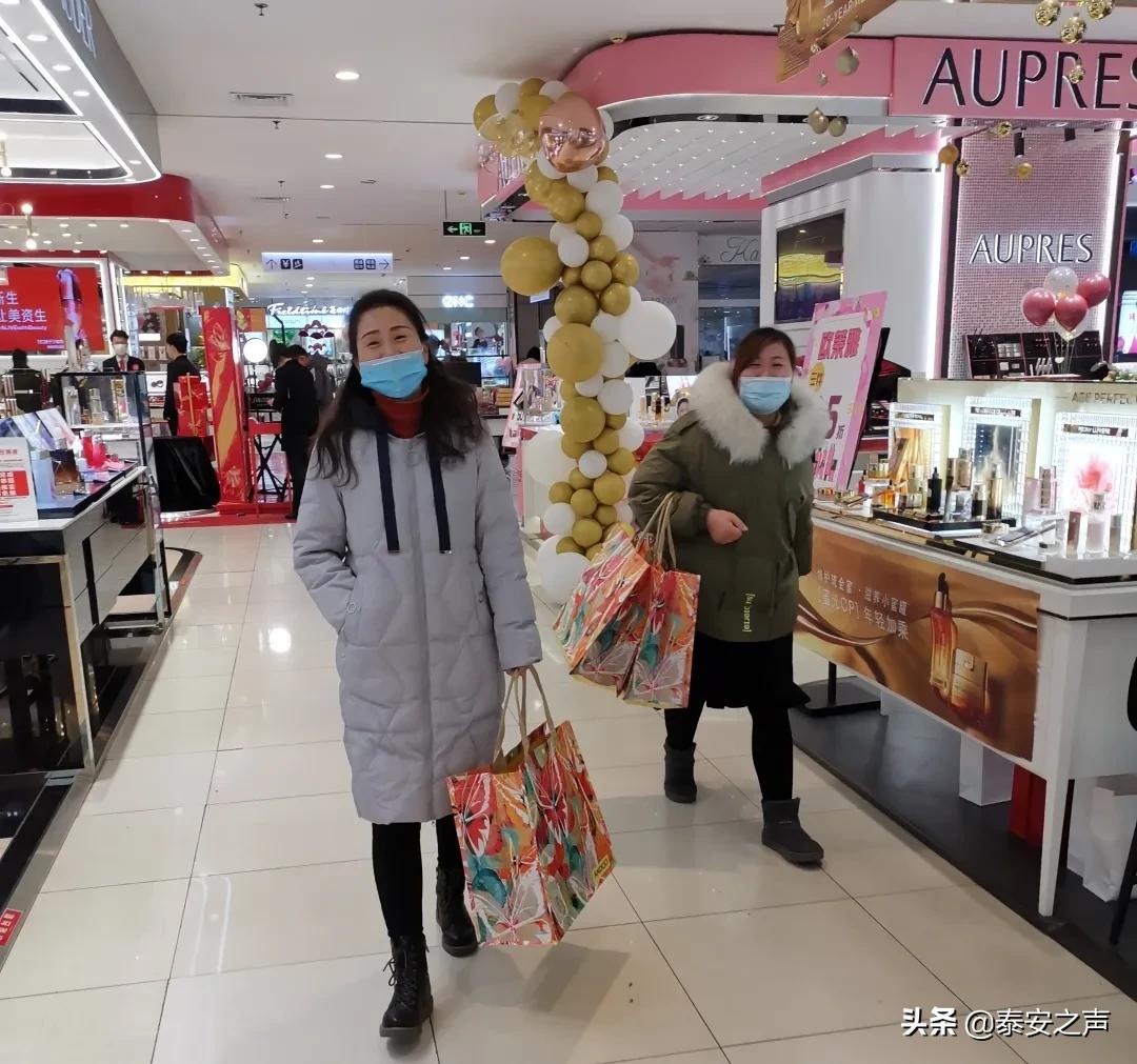 安泰广场古早蛋糕,4周年店庆巨型蛋糕免费吃