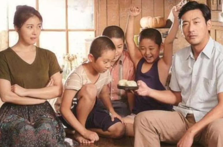 许三观卖血记中国小家庭的血与泪,许三观卖血记最后一次卖血哭了