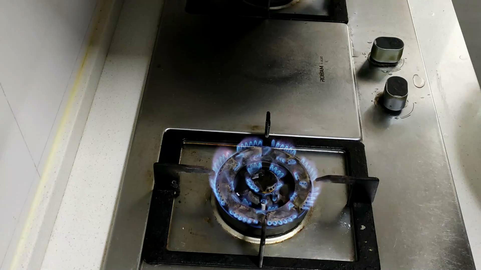 有不粘涂层的铁锅要不要开锅,旧铁锅开锅正确方法不粘锅