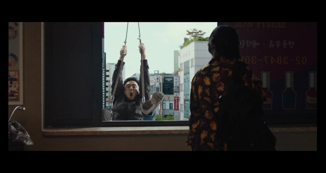 极限职业警察炸鸡视频,警察炸鸡店搞笑片段