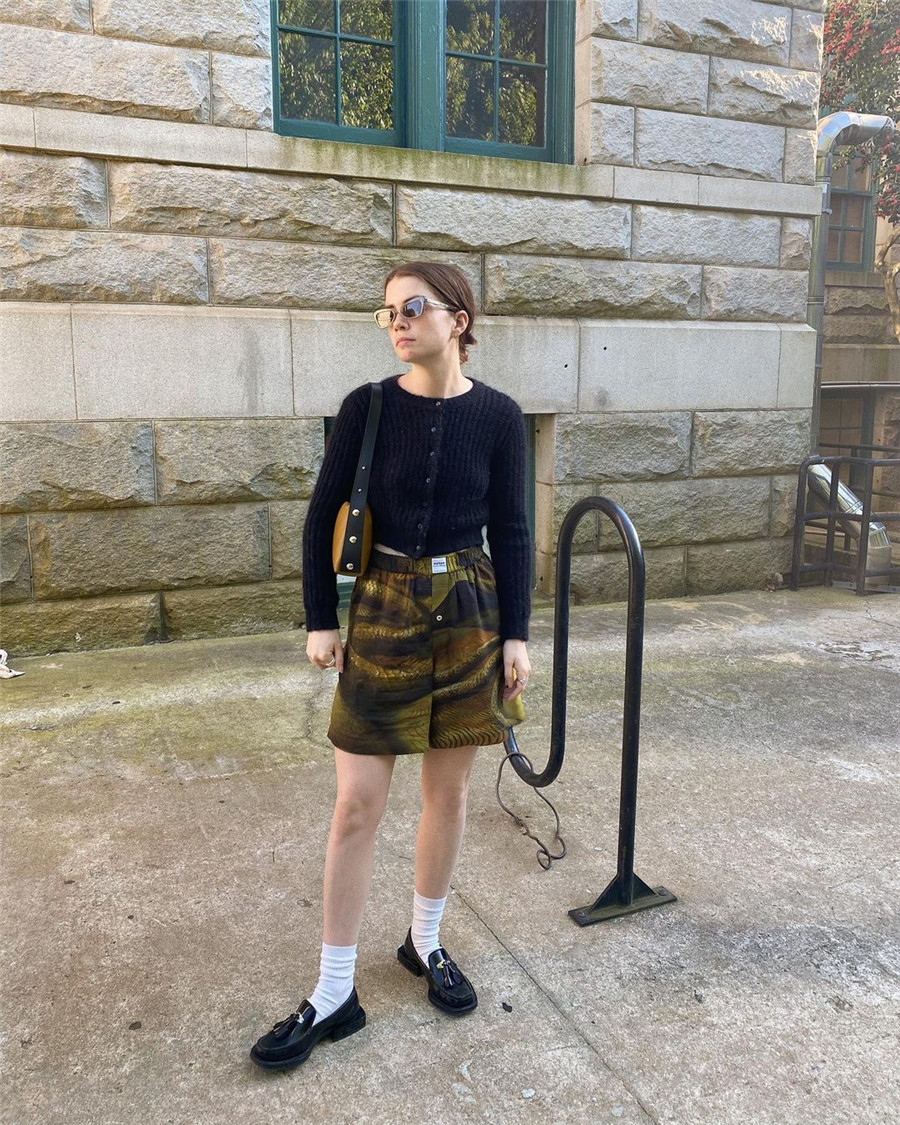 夏天的牛仔短裤照样能清爽又时髦,夏日必备短裤推荐女款图片