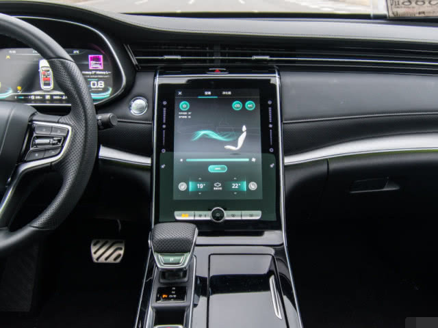 别忘了这款国产SUV，轴距接近汉兰达，自主研发2.0T，可挑起大梁