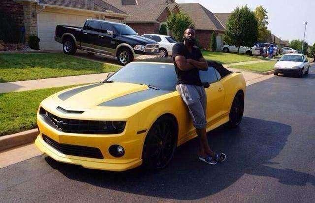 nba小卡的座驾,nba球星小卡开什么车