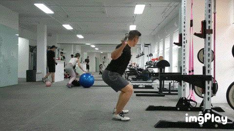 深蹲骨盆翻转有什么症状,深蹲骨盆反转是怎样的