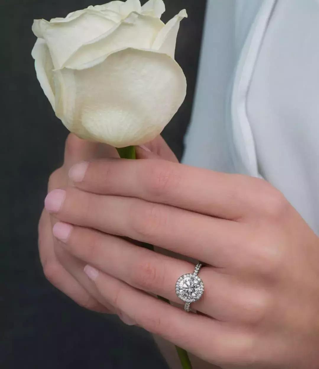 碎钻是碎掉的钻石吗到底值不值钱,碎钻值钱还是整钻值钱