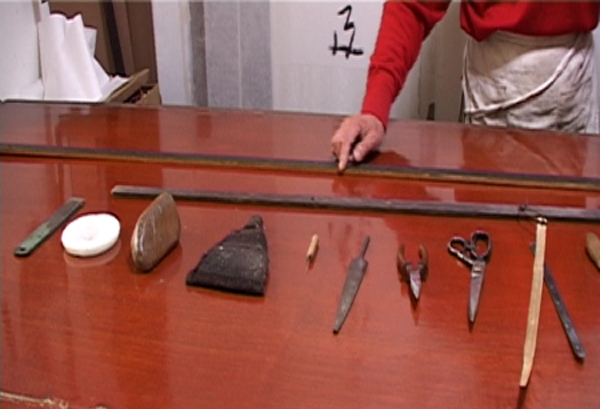 装裱字画不掉色,自己能在家装裱字画吗