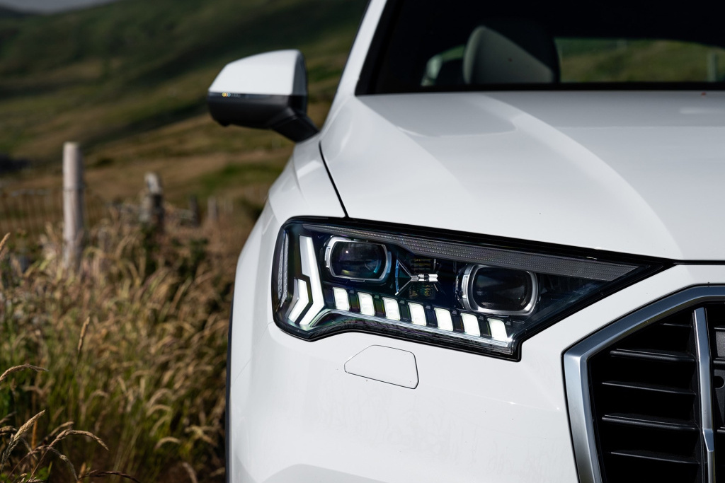 进口奥迪q7从60万降到30多万,奥迪q72022款55tfsi运动型落地价