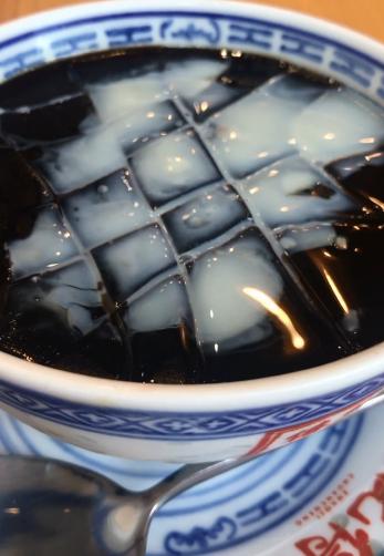 吃甜品就吃老字号龟苓膏,龟苓膏低卡甜品