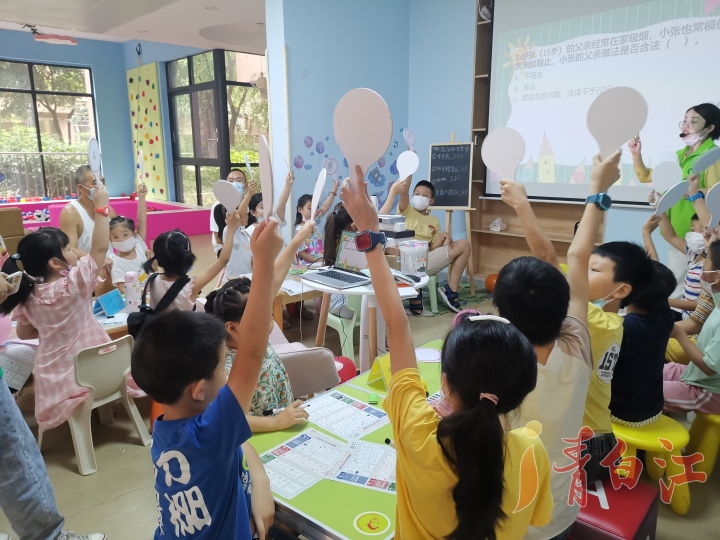 社区是个团结和睦的大家庭,社区是一家