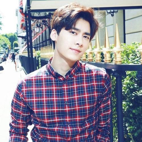 男生烫发发型推荐好打理,男生自来卷发型怎样打理好看