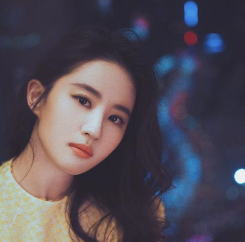 脸长的女生适合什么扎发,脸大发量多的女生适合什么扎发