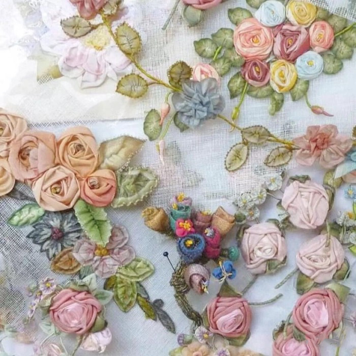 最新流行的十字手工刺绣,两条丝带绣的立体花瓣绣教程